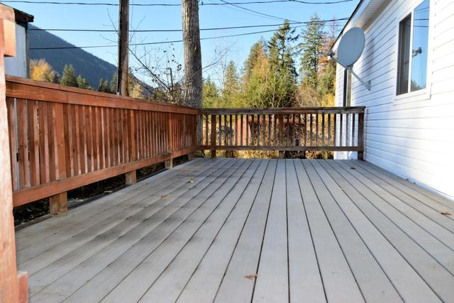22 - 1000 Innes Street W, Home with 3 bedrooms, 2 bathrooms and 2 parking in Nelson BC | Image 34