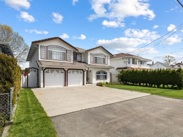 327 Wood Street, House detached with 7 bedrooms, 5 bathrooms and null parking in New Westminster BC | Image 2