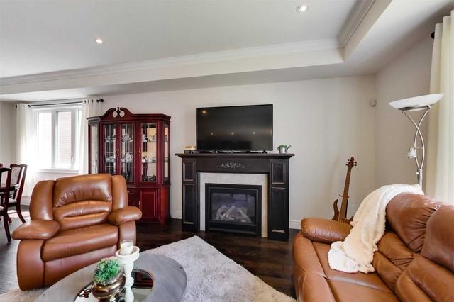 12 Riesling Crt, House detached with 4 bedrooms, 3 bathrooms and 4 parking in Hamilton ON | Image 5