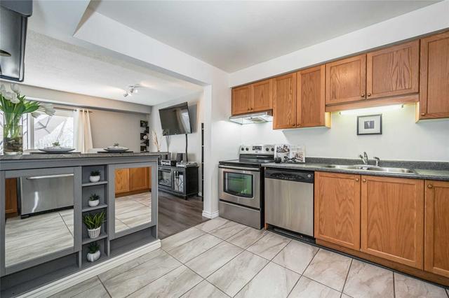 37 - 400 Wilson Ave, Townhouse with 3 bedrooms, 3 bathrooms and 2 parking in Kitchener ON | Image 2
