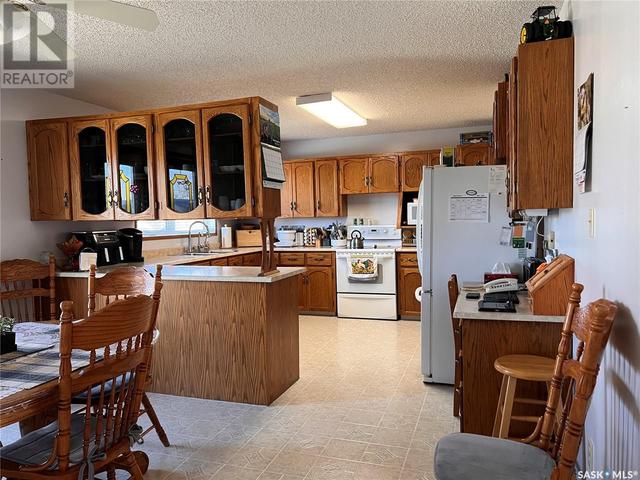 605 1st Avenue, House detached with 3 bedrooms, 2 bathrooms and null parking in Raymore SK | Image 6