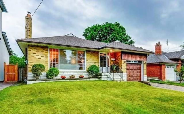 5 Cardigan Rd, House detached with 3 bedrooms, 2 bathrooms and 3 parking in Toronto ON | Image 1