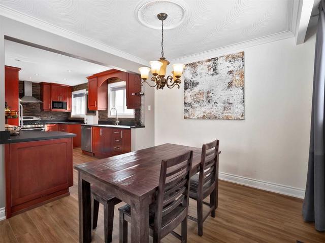 21 Bentwick Cres, House detached with 3 bedrooms, 2 bathrooms and 3 parking in Toronto ON | Image 2