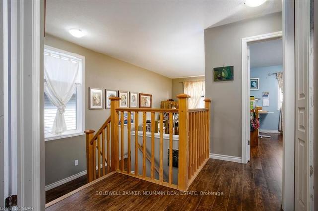 194 Goodwin Dr, House detached with 3 bedrooms, 4 bathrooms and 3 parking in Guelph ON | Image 8