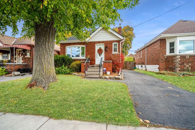 99 Cameron Ave S, House detached with 2 bedrooms, 2 bathrooms and 3 parking in Hamilton ON | Image 1