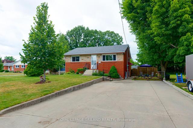 1752 Seeley Dr, House detached with 2 bedrooms, 2 bathrooms and 6 parking in London ON | Image 36