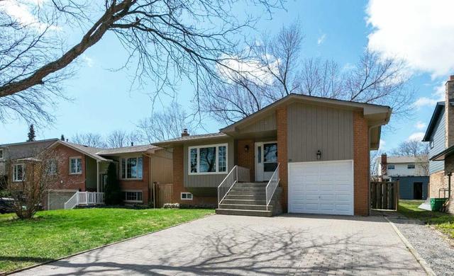 18 Jacob Dr, House detached with 3 bedrooms, 2 bathrooms and 5 parking in Whitby ON | Image 1