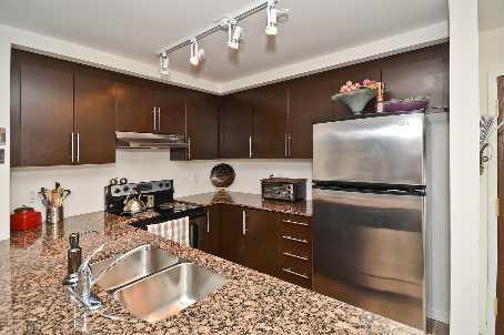 404 - 8 Maison Parc Crt, Condo with 2 bedrooms, 2 bathrooms and 1 parking in Vaughan ON | Image 2