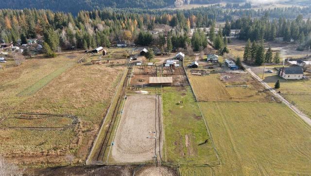 2363 Highway 3a, House detached with 7 bedrooms, 1 bathrooms and 2 parking in Central Kootenay I BC | Image 43