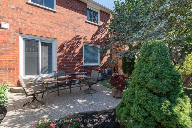50 Dawson Cres, House attached with 3 bedrooms, 3 bathrooms and 3 parking in Milton ON | Image 24