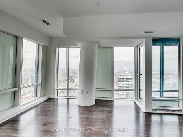 4407 - 8 The Esplanade Ave, Condo with 2 bedrooms, 2 bathrooms and 1 parking in Toronto ON | Image 24