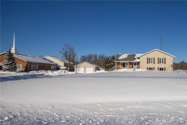 3872 Harrowsmith Road, House detached with 5 bedrooms, 3 bathrooms and 7 parking in South Frontenac ON | Image 37