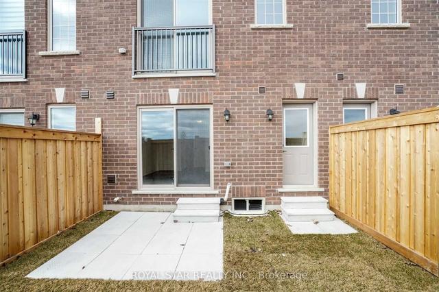 31 Faye St, House attached with 3 bedrooms, 4 bathrooms and 2 parking in Brampton ON | Image 7