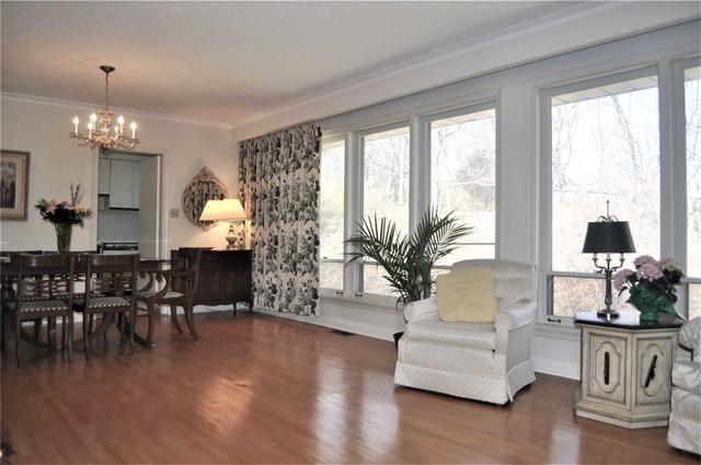 94 Glenaden Ave E, House detached with 3 bedrooms, 3 bathrooms and 4 parking in Toronto ON | Image 3