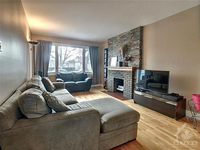 1831 Saunderson Drive, House detached with 4 bedrooms, 2 bathrooms and 3 parking in Ottawa ON | Image 7