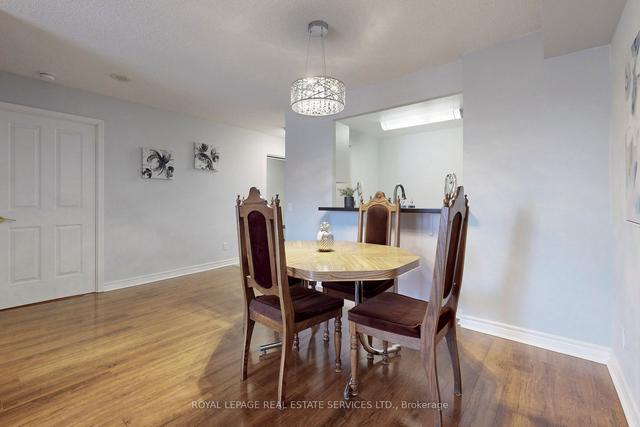 901 - 152 St. Patrick St, Condo with 2 bedrooms, 2 bathrooms and 0 parking in Toronto ON | Image 3
