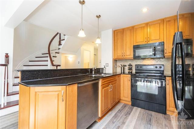 167 Thornbury Crescent, Townhouse with 2 bedrooms, 2 bathrooms and 2 parking in Ottawa ON | Image 9