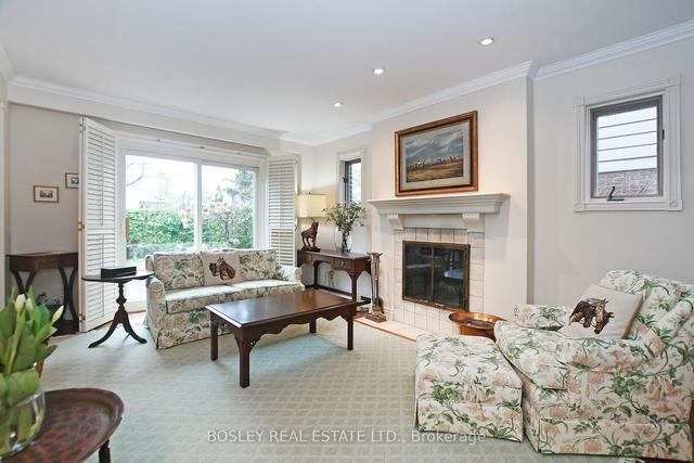 2 Banbury Crt, House detached with 3 bedrooms, 3 bathrooms and 4 parking in Aurora ON | Image 8