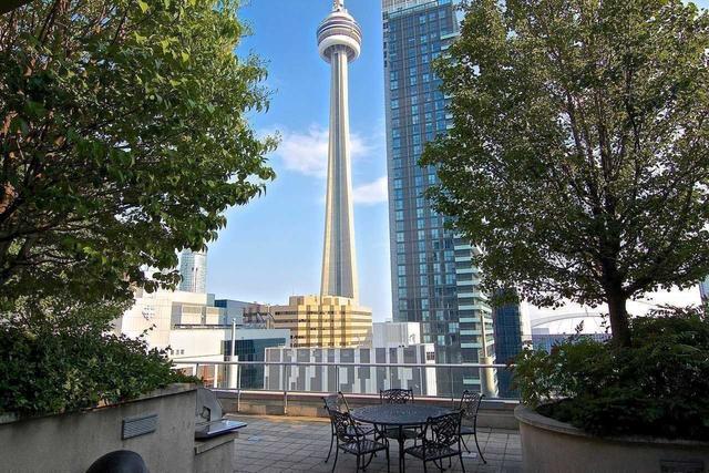337 - 250 Wellington St W, Condo with 1 bedrooms, 1 bathrooms and 1 parking in Toronto ON | Image 1