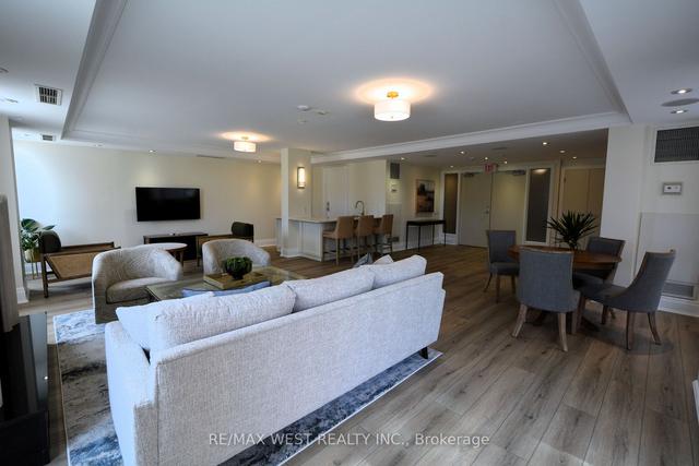 107 - 455 Rosewell Ave, Condo with 2 bedrooms, 2 bathrooms and 2 parking in Toronto ON | Image 16