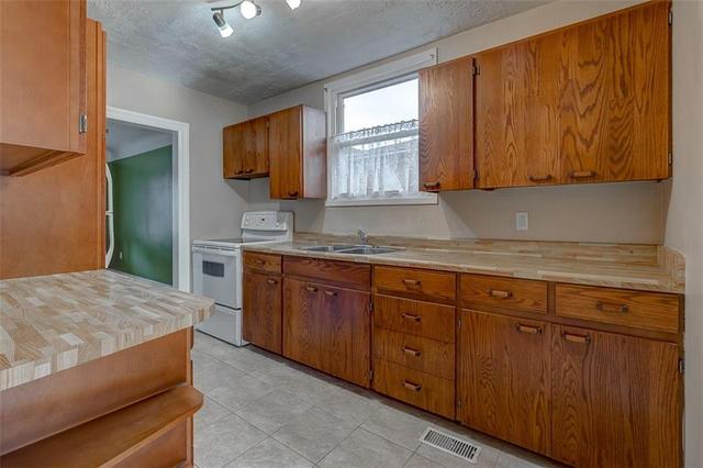 139 East 16th Street, House detached with 2 bedrooms, 1 bathrooms and 4 parking in Hamilton ON | Image 9