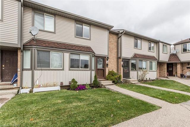 35 - 700 Erinbrook Drive, House attached with 2 bedrooms, 1 bathrooms and 1 parking in Kitchener ON | Image 2