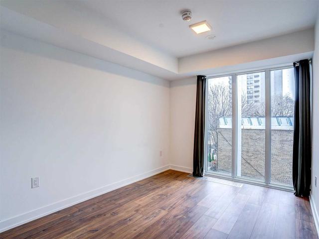 404 - 50 Mccaul St, Condo with 2 bedrooms, 1 bathrooms and 0 parking in Toronto ON | Image 8