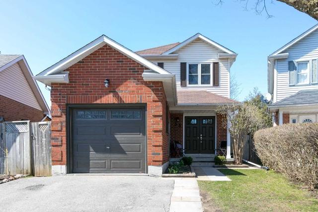 33 Mossgrove Crt, House detached with 3 bedrooms, 2 bathrooms and 4 parking in Clarington ON | Image 1