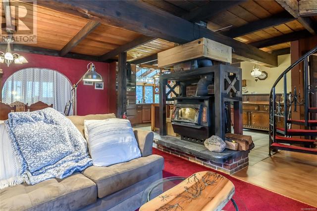1589 Seaview Rd, House detached with 4 bedrooms, 3 bathrooms and 3 parking in Comox Valley C (Puntledge   Black Creek) BC | Image 7