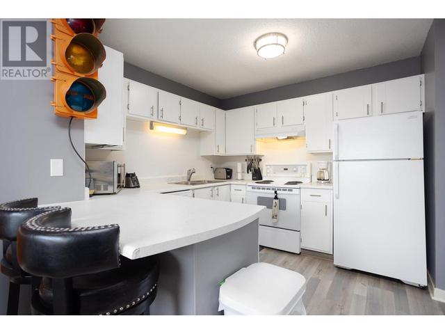 202 - 290 Mills Road, House attached with 2 bedrooms, 1 bathrooms and 1 parking in Kelowna BC | Image 2