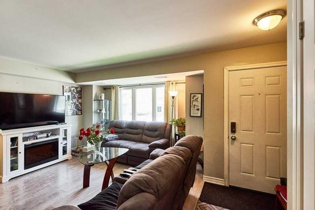 140 Mary St N, House detached with 4 bedrooms, 3 bathrooms and 4 parking in Oshawa ON | Image 5