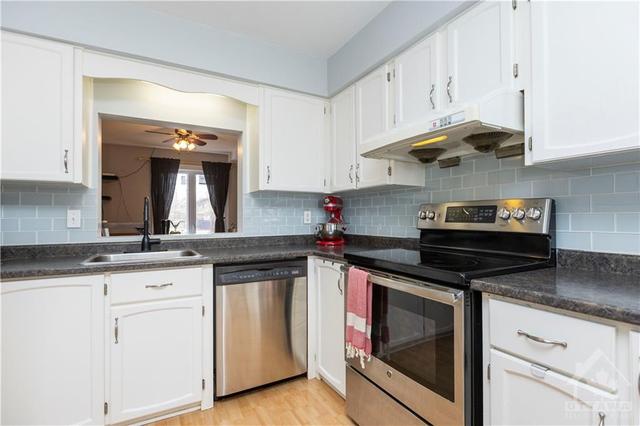 285 Lebreton Street S, Townhouse with 3 bedrooms, 3 bathrooms and 2 parking in Ottawa ON | Image 8