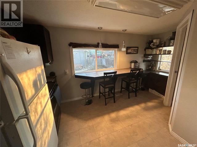 610 Fifth Street, House detached with 2 bedrooms, 1 bathrooms and null parking in Estevan SK | Image 2