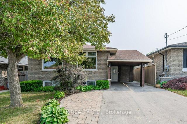 11 Valery Crt, House detached with 3 bedrooms, 2 bathrooms and 3 parking in Hamilton ON | Image 1