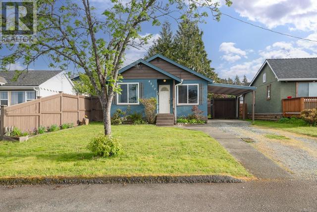 4527 Beale St, House detached with 2 bedrooms, 1 bathrooms and 2 parking in Port Alberni BC | Image 1