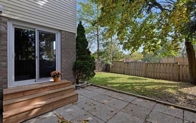 809 Attersley Dr, House attached with 3 bedrooms, 2 bathrooms and 2 parking in Oshawa ON | Image 19