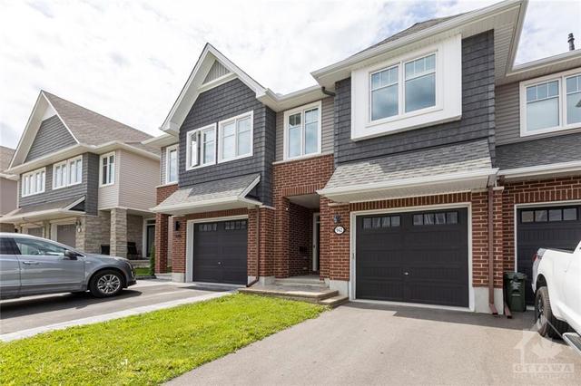 942 Geographe Terrace, Townhouse with 3 bedrooms, 4 bathrooms and 3 parking in Ottawa ON | Image 1