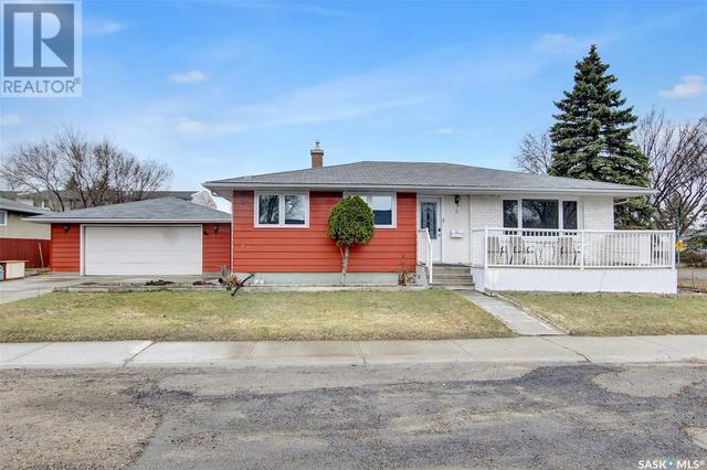 3 Walden Crescent, House detached with 5 bedrooms, 2 bathrooms and null parking in Regina SK | Image 2