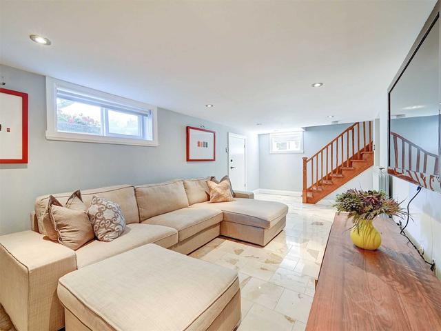86 Glenwood Cres, House detached with 3 bedrooms, 2 bathrooms and 3 parking in Toronto ON | Image 11