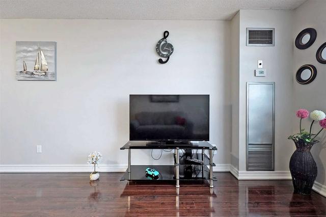 910 - 410 Mclevin Ave, Condo with 2 bedrooms, 2 bathrooms and 1 parking in Toronto ON | Image 13