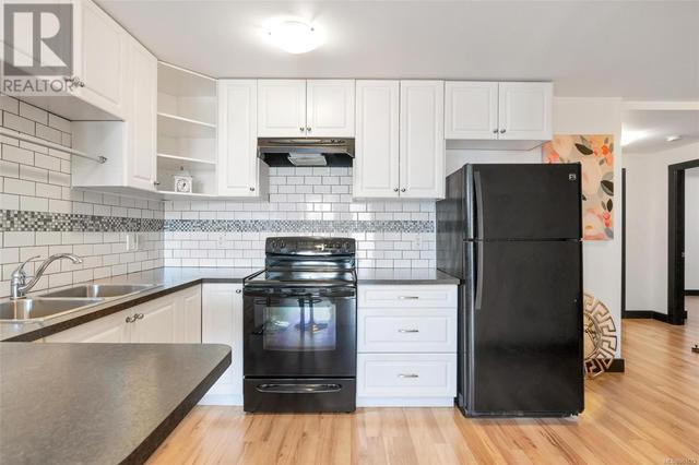 4015 Rainbow St, House detached with 4 bedrooms, 4 bathrooms and 4 parking in Saanich BC | Image 59