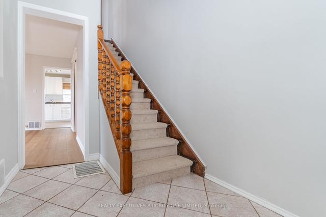11 Humber Hill Ave, House semidetached with 3 bedrooms, 2 bathrooms and 0 parking in Toronto ON | Image 5