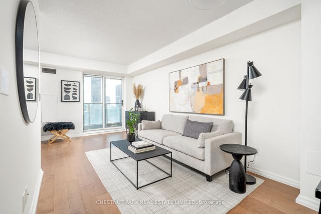 3507 - 8 Park Rd, Condo with 1 bedrooms, 1 bathrooms and 1 parking in Toronto ON | Image 3