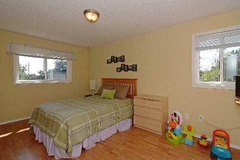 803 Hyland St, House attached with 3 bedrooms, 2 bathrooms and 3 parking in Whitby ON | Image 11
