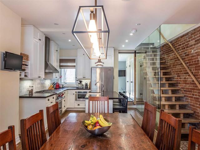 29 Hillsboro Ave, House semidetached with 3 bedrooms, 3 bathrooms and null parking in Toronto ON | Image 4