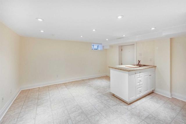 162 Spruce St, House semidetached with 3 bedrooms, 3 bathrooms and 2 parking in Toronto ON | Image 27