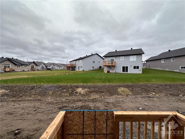 122 Seabert Drive, Townhouse with 3 bedrooms, 3 bathrooms and 3 parking in Arnprior ON | Image 30