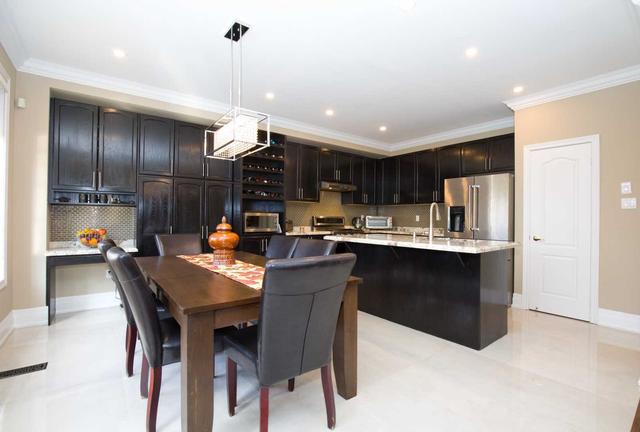 114 Fahey Dr, House detached with 4 bedrooms, 5 bathrooms and 6 parking in Brampton ON | Image 7