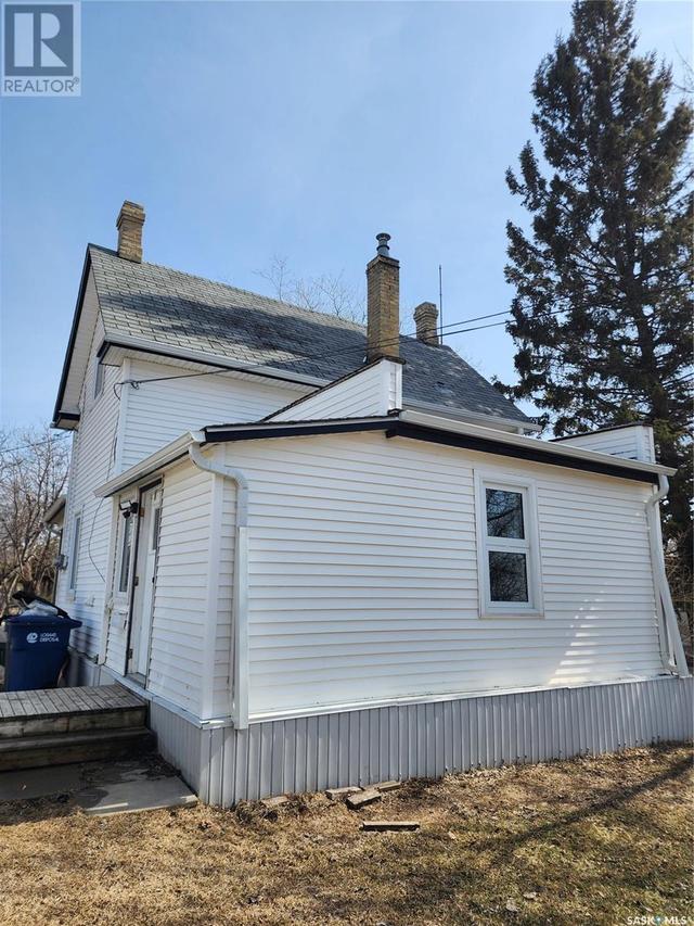 328 6th Avenue, House detached with 3 bedrooms, 2 bathrooms and null parking in Broadview SK | Image 33
