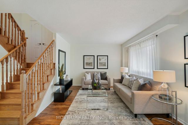 61 Glasgow Cres, House attached with 3 bedrooms, 2 bathrooms and 2 parking in Georgina ON | Image 3
